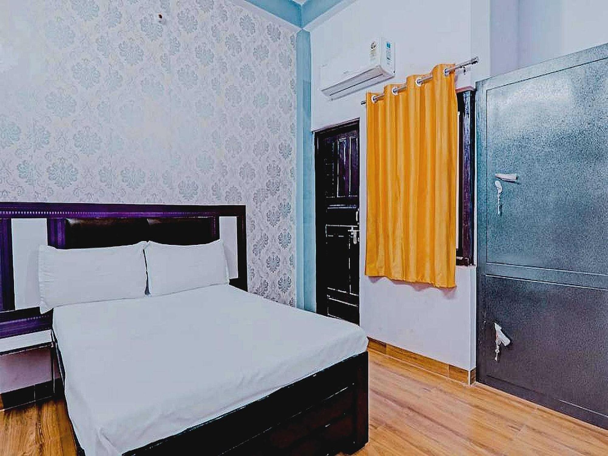 O Rr Palace *